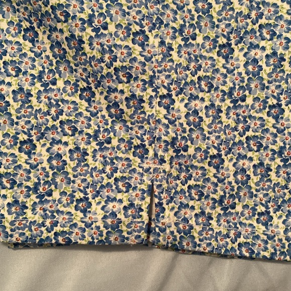 Lightweight thin summer pants in a pretty blue flower print. - Picture 4 of 4